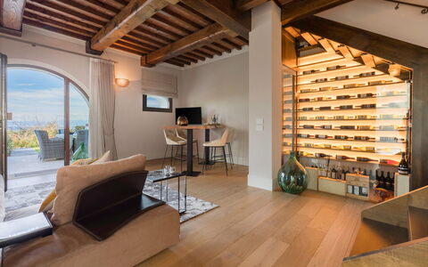 Ciliegino Spereto Apartment, Pool And Relax , Mont: Møbel, Ejendom, Træ, Indretning, Couch, Arkitektur, Gulvbelægning, Etage, Stue, Bjælke