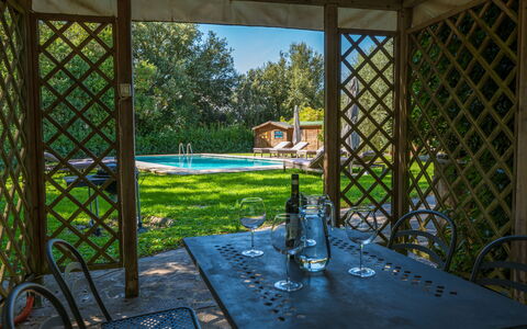 Villa Pietrafitta: Plante, Bord, Møbel, Bygning, Bordservice, Azure, Stol, Arkitektur, Indretning, Træ