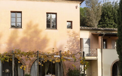 Borgo Dolciano: Bygning, Plante, Himmel, Sky, Vindue, Træ, Hus, Sommerhus, Facade, Arecales