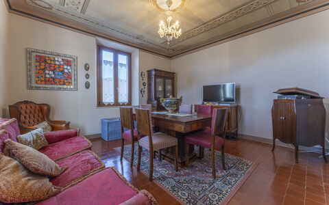 Orazio Liberty House,Lunigiana, Nature: Billedramme, Møbel, Træ, Bord, Indretning, Stue, Hus, Stol, Gulvbelægning, Etage