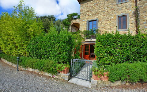 Casa Minuccia: Plante, Sky, Vindue, Bygning, Himmel, Græs, Boligområde, Hus, Busk, Facade