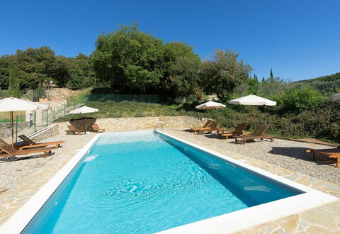 Casa Minuccia: Vand, Ejendom, Plante, Møbel, Himmel, Svømmepøl, Azure, Skygge, Stol, Udendørs Møbler