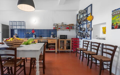 Poggetti San Luigi Country Home Follonica: Møbel, Ejendom, Bord, Indretning, Belysning, Billedramme, Stol, Etage, Countertop, Gulvbelægning