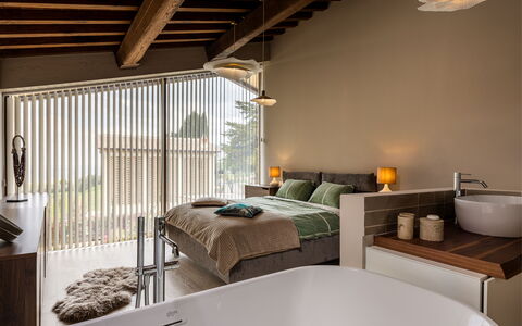 Melaiolo Modern Apartment With Pool, Montaione, To: Indretning, Møbel, Væg, Loft, Gulvbelægning, Værelse, Etage, Soveværelse, Belysning, Seng