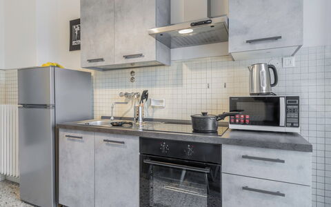 Romina Apartment, Florence, Campo Marte: Køkken, Køkken Apparat, Countertop, Større Bandage, Komfur, Gulvbelægning, Cabinetry, Husholdningsapparat, Indretning, Møbel