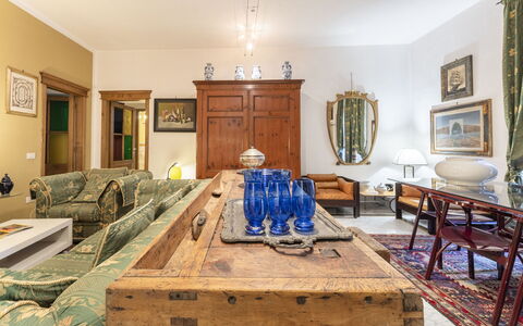 Lounge Flat Camaiore, Wifi, Versilia Coast: Billedramme, Bord, Møbel, Ejendom, Cabinetry, Træ, Belysning, Stol, Skuffe, Etage