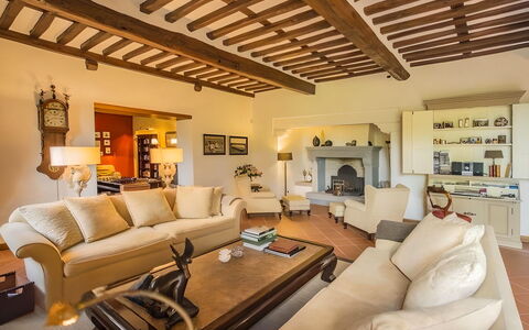 Villa Bongi: Møbel, Indretning, Væg, Couch, Gulvbelægning, Loft, Træ, Værelse, Stue, Etage