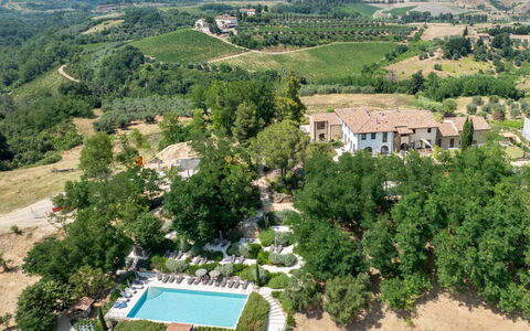 Punteriolo Spereto Family Apartment With Pool,: Træ, Boligområde, Landskab, Fugleperspektiv, Land Lot, Menneskelig Bosættelse, Luftfotografering, Landdistrikt, Estate, Svømmepøl