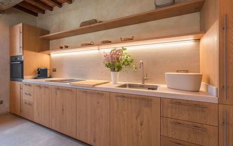 Punteriolo Spereto Family Apartment With Pool,: Cabinetry, Countertop, Møbel, Tap, Plante, Bygning, Stueplante, Køkken, Træ, Indretning