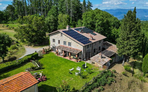 Montelucci Chianti Agrivilla: Plante, Bygning, Ejendom, Vindue, Himmel, Naturlige Landskab, Træ, Hus, Land Lot, Highland