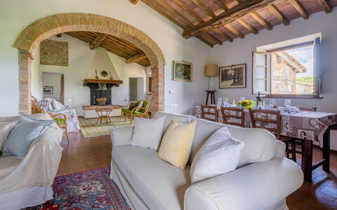 La Palazzina, Ville Di Corsano, Home And Pool: Møbel, Væg, Hjem, Indretning, Hus, Gulvbelægning, Stol, Couch, Bord, Stue