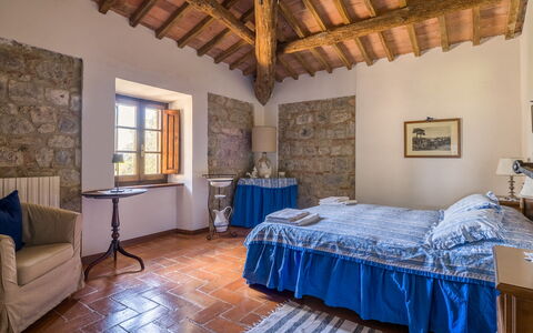 La Palazzina, Ville Di Corsano, Home And Pool: Væg, Møbel, Sengetøj, Hjem, Soveværelse, Bed Frame, Stenmur, Seng, Stol, Sengetøj