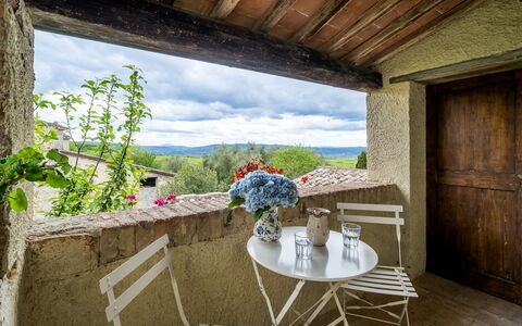 La Palazzina, Ville Di Corsano, Home And Pool: Væg, Blomsterkrukke, Stueplante, Stol, Sengetøj, Stuehus, Udendørs Møbler, Villa, Altan, Backyard