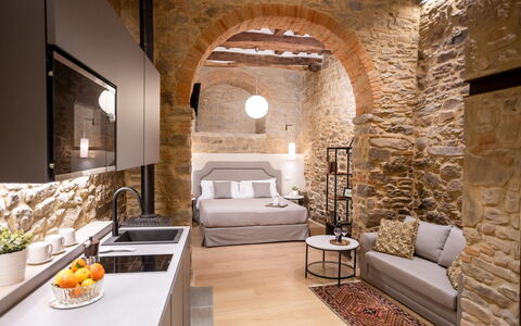 Maccari Suite: Møbel, Indretning, Gulvbelægning, Etage, Værelse, Loft, Stue, Lejlighed, Couch, Stol