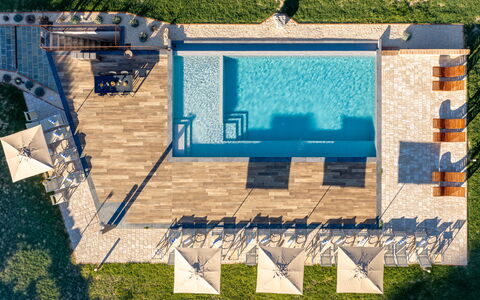Le Volte, Borgo Campassini, Monteriggioni: Svømmepøl, Udvej, Udendørs Møbler, Kompositmateriale, Eco Hotel, Fritid, Skygge, Stol, Liggestol, Water Feature