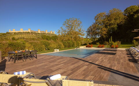 Le Torri, Borgo Campassini, Monteriggioni: Møbel, Udendørs Møbler, Have, Stol, Udendørs Bord, Eco Hotel, Skygge, Svømmepøl, Liggestol, Landscaping