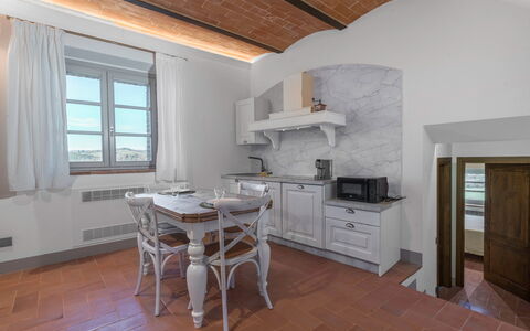 Il Borgo, Borgo Campassini, Monteriggioni: Indretning, Gulvbelægning, Møbel, Loft, Etage, Hjem, Belysning, Værelse, Countertop, Køkken