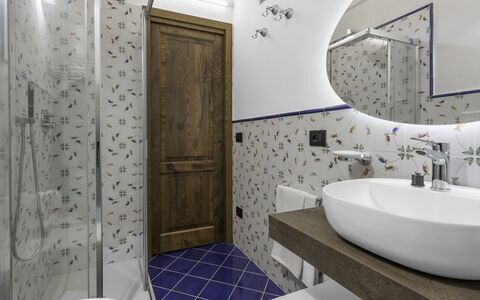 La Piazzetta, Borgo Campassini, Monteriggioni: Væg, Indretning, Sanitærarmatur, Gulvbelægning, Etage, Badeværelse, Tap, Vvs, Flise, Hjem