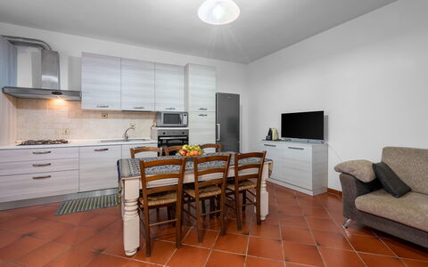 Borgo House In Florentine Hills With Pool: Gulvbelægning, Indretning, Etage, Møbel, Køkken, Countertop, Værelse, Loft, Køkken Apparat, Cabinetry