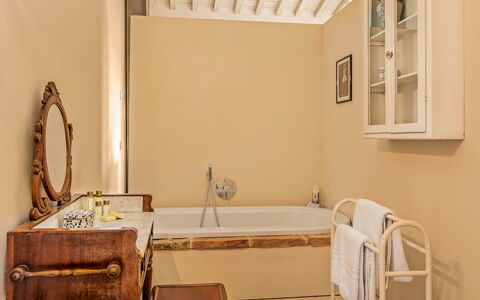 Terra Quercus: Væg, Indretning, Sanitærarmatur, Badekar, Badeværelse, Gulvbelægning, Etage, Vvs, Tap, Belysning