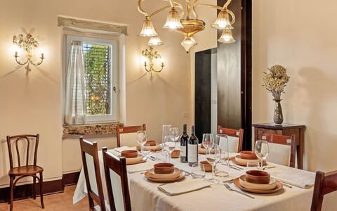 Terra Quercus: Møbel, Indretning, Væg, Lysarmatur, Loft, Bord, Spisestue, Træ, Gulvbelægning, Lysekrone