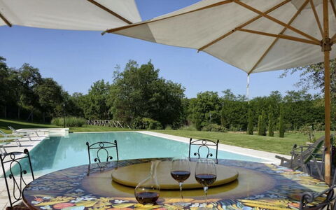 Mulino della Villa: Møbel, Have, Skygge, Stol, Udendørs Møbler, Water Feature, Landscaping, Dam, Svømmepøl, Gård