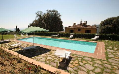 Villa Cerreta: Svømmepøl, Udendørs Møbler, Stuehus, Udvej, Hacienda, Eco Hotel, Estate, Villa, Udendørs Bord, Backyard
