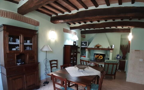 Il Bosco: Møbel, Indretning, Træ, Gulvbelægning, Stol, Bord, Værelse, Loft, Belysning, Køkken & Spisebord