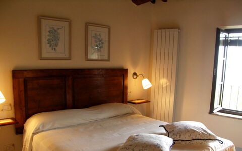 Borgo di Fighine: Seng, Møbel, Soveværelse, Sengetøj, Sengetøj, Væg, Indretning, Træ, Etage, Gulvbelægning