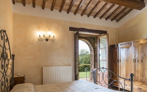 Podere Aurora: Væg, Møbel, Indretning, Loft, Soveværelse, Etage, Hjem, Bed Frame, Værelse, Seng