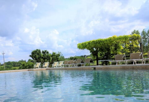 Podere della Bruciata: Svømmepøl, Udendørs Møbler, Fritid, Paraply, Udvej, Liggestol, Tropics, Water Feature, Ferieby, Eco Hotel