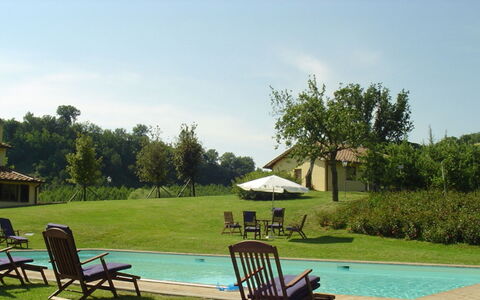 Magnolia e Camelia: Svømmepøl, Hus, Boligområde, Land Lot, Lawn, Estate, Hjem, Udvej, Stuehus, Have