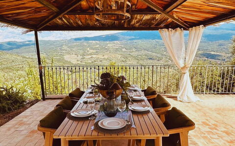 Poggio Aperto: Møbel, Bakke, Stol, Bord, Udendørs Møbler, Bjergkæde, Eco Hotel, Veranda, Udendørs Bord, Udvej