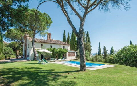 Santo Stefano: Hjem, Estate, Stuehus, Villa, Have, Landscaping, Lawn, Evergreen, Mansion