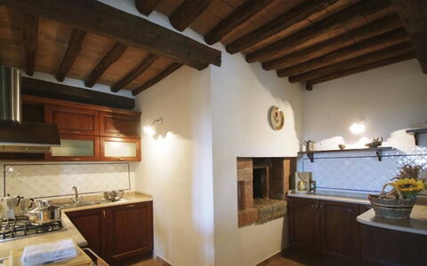 Santo Stefano: Indretning, Køkken, Træ, Gulvbelægning, Countertop, Køkken Apparat, Loft, Møbel, Etage, Belysning