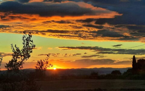 La Palazzina: Himmel, Afterglow, Natur, Solnedgang, Horisont, Skumring, Sky, Orange, Naturlige Landskab, Gul