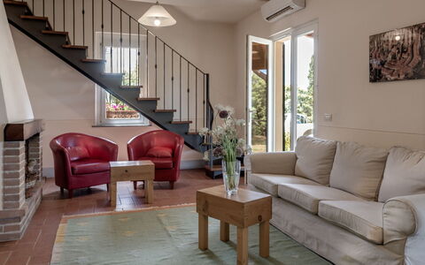 Bellaria: Møbel, Indretning, Gulvbelægning, Etage, Væg, Couch, Træ, Værelse, Stue, Loft