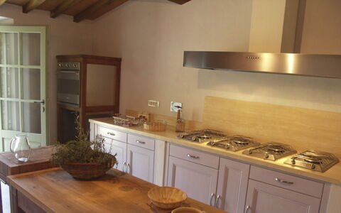 Case Belle: Køkken, Countertop, Træ, Køkken Apparat, Gulvbelægning, Indretning, Cabinetry, Hjem, Møbel, Komfur