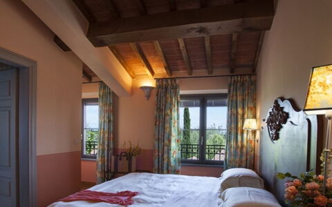 Villa Santa Virginia: Væg, Indretning, Møbel, Belysning, Soveværelse, Værelse, Seng, Lejlighed, Sengetøj, Stol