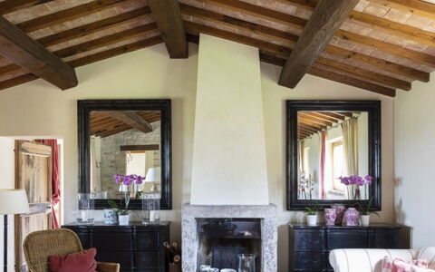 Villa Torre: Møbel, Væg, Indretning, Træ, Gulvbelægning, Loft, Etage, Belysning, Stue, Hjem