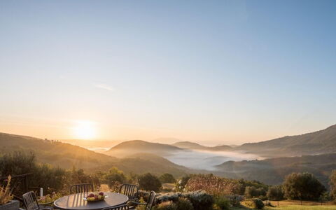 Villa Torre: Bjergrige Landskabsformer, Bjerg, Bakke, Naturlige Landskab, Landskab, Highland, Horisont, Økoregion, Bjergkæde, Hill Station