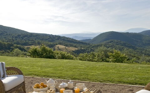 Villa Torre: Bjergrige Landskabsformer, Græs, Bakke, Bjerg, Naturlige Landskab, Highland, Landskab, Græs-, Bjergkæde, Hill Station