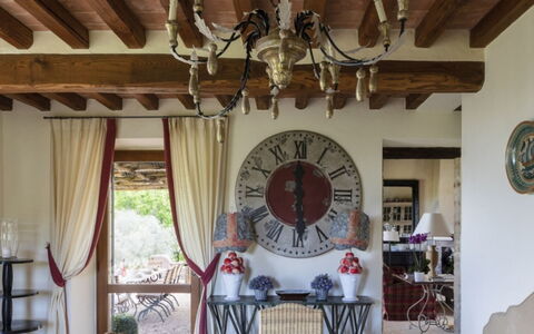 Villa Torre: Træ, Møbel, Indretning, Hjem, Stol, Stue, Billedramme, Bejdse, Hårdttræ, Stuehus