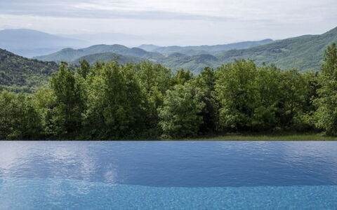 Villa Santa: Bjergrige Landskabsformer, Naturlige Landskab, Bakke, Bjergkæde, Hill Station, Dal, Svømmepøl, Kam, Afspejling, Eco Hotel