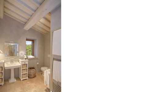 Villa Santa: Indretning, Væg, Gulvbelægning, Sanitærarmatur, Etage, Hjem, Håndvask, Badeværelsesvask, Tap, Badeværelse