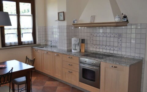 Podere della Madonna Villa: Køkken, Gulvbelægning, Countertop, Møbel, Cabinetry, Etage, Indretning, Træ, Køkken Apparat, Køkkenvask