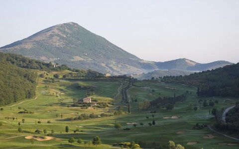 Villa Savino: Bjergrige Landskabsformer, Bjerg, Bakke, Highland, Græs-, Landskab, Bjergkæde, Hill Station, Almindeligt, Land Lot