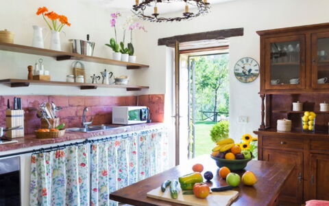 Villa Savino: Indretning, Møbel, Køkken, Belysning, Hjem, Cabinetry, Countertop, Værelse, Skab, Lysarmatur