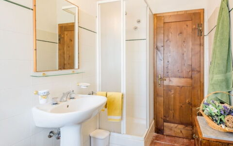 Podere del Mezzadro: Væg, Gulvbelægning, Etage, Indretning, Badeværelse, Sanitærarmatur, Badeværelsesvask, Værelse, Loft, Vvs