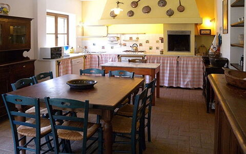 Casale Gioiello: Møbel, Indretning, Gulvbelægning, Træ, Bord, Værelse, Køkken & Spisebord, Stol, Køkken, Loft